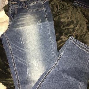 Light wash skinny jean